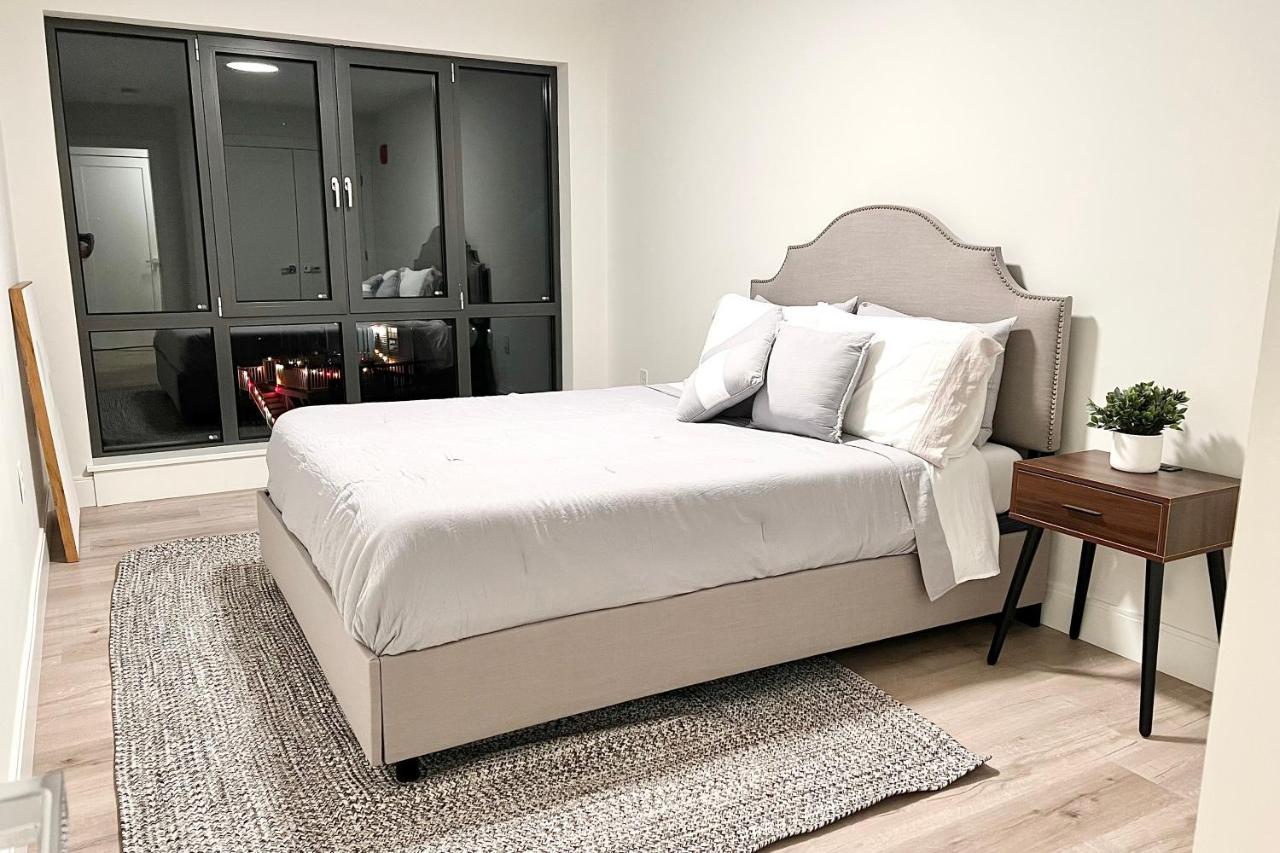 Modern 2 Bed Furnished Apartment In Quincy Esterno foto