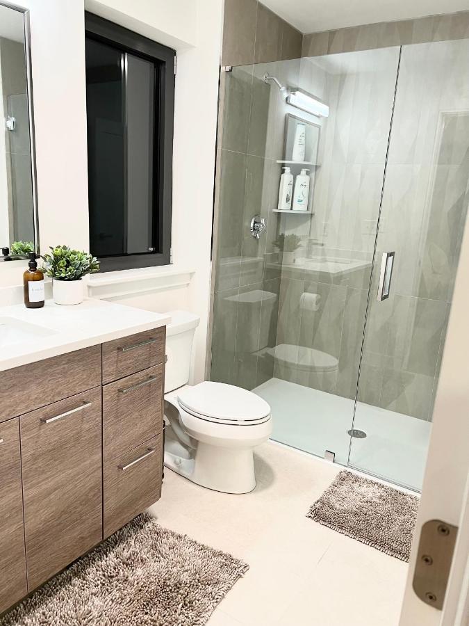 Modern 2 Bed Furnished Apartment In Quincy Esterno foto