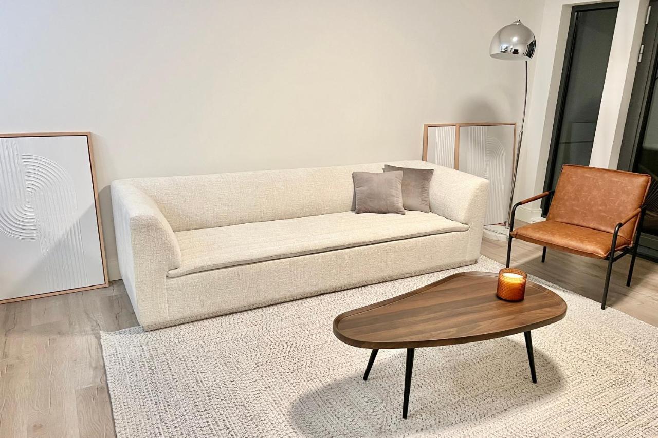 Modern 2 Bed Furnished Apartment In Quincy Esterno foto