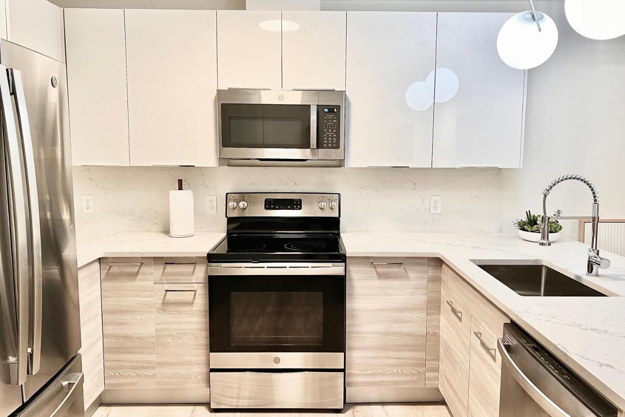 Modern 2 Bed Furnished Apartment In Quincy Esterno foto