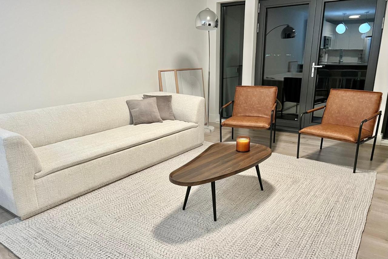 Modern 2 Bed Furnished Apartment In Quincy Esterno foto