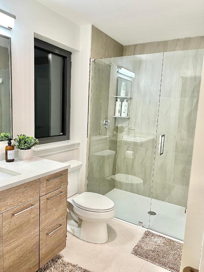 Modern 2 Bed Furnished Apartment In Quincy Esterno foto