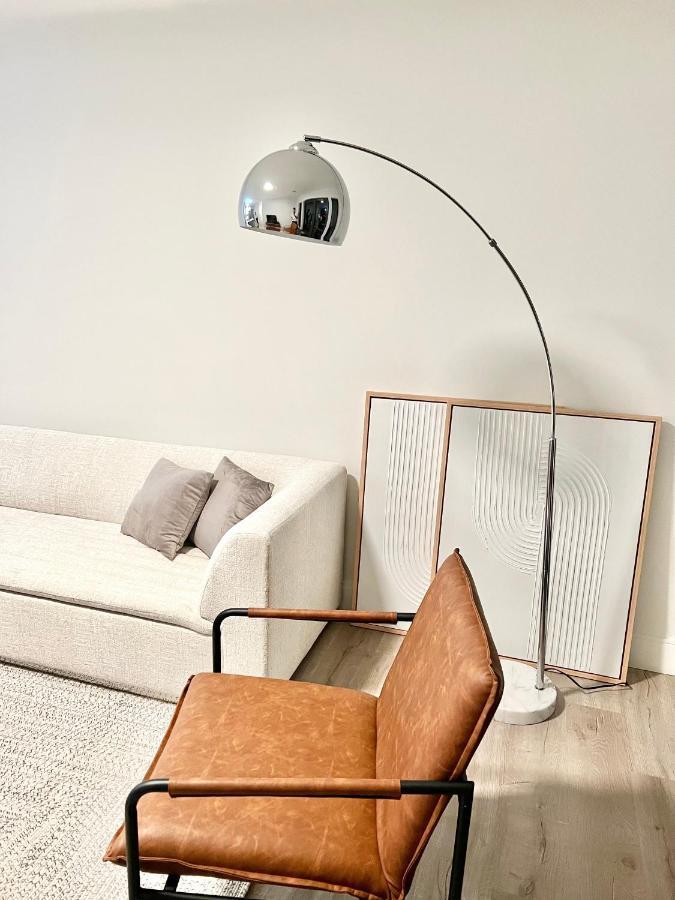 Modern 2 Bed Furnished Apartment In Quincy Esterno foto